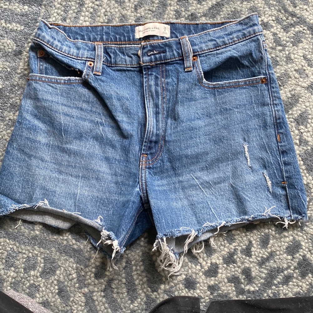 Abercrombie high rise 4in short